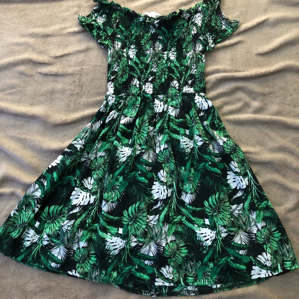 A mini Hawaiian vibe off the shoulder dress